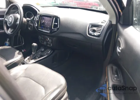 2018 Jeep Compass Limited 4X4 z USA, uszkodzony, nr VIN 3C4NJDCB6JT131963